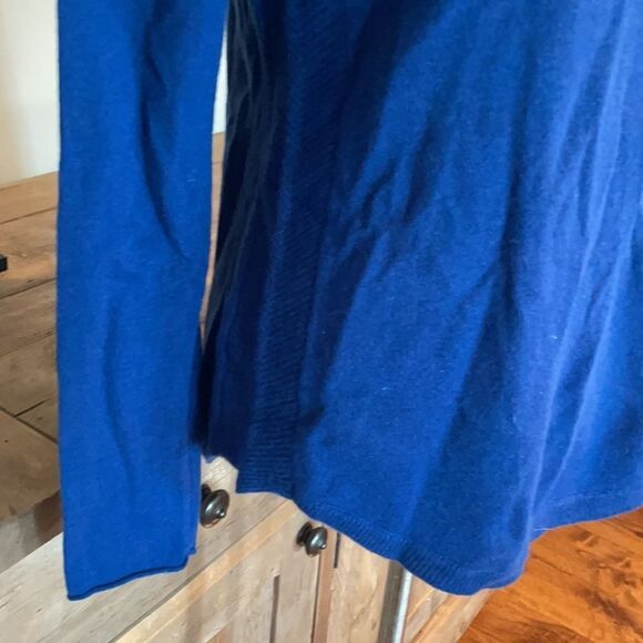 Incashmere medium blue scoop neck 100% cashmere sweater - Picture 2 of 8